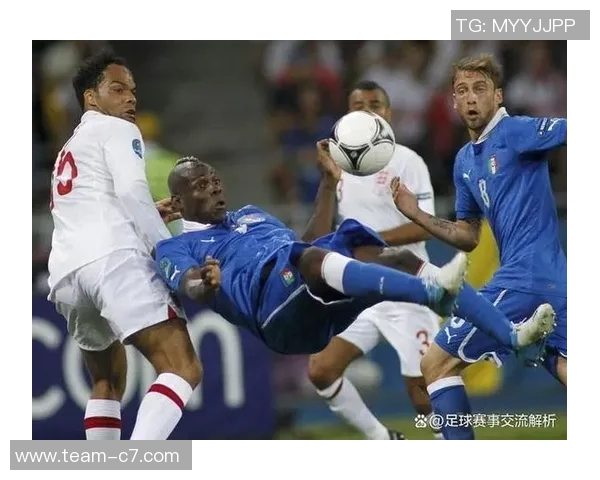 英格兰队今日训练迎来U20小将莱西塞缪尔坎贝尔三位新星加入