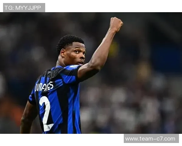 英超两强盯上邓弗里斯解约金高达2500万欧元