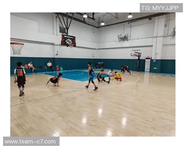 弗拉格分享与兄长共聚时光感受篮球带来的快乐与团结