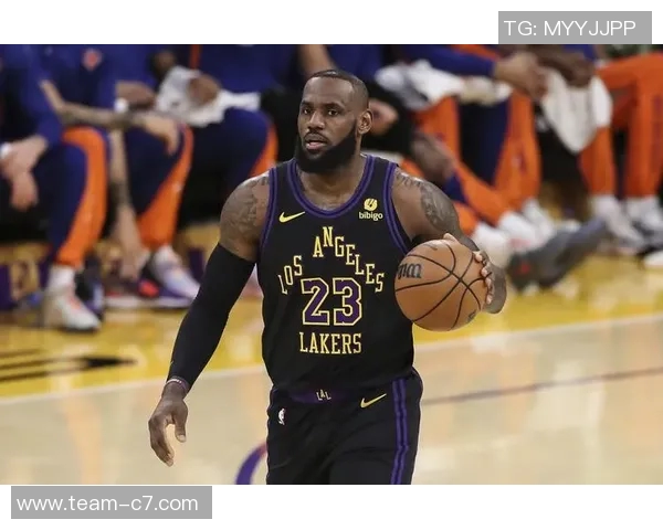 詹姆斯本赛季出手次数与使用率双双创生涯新低湖人队面临挑战