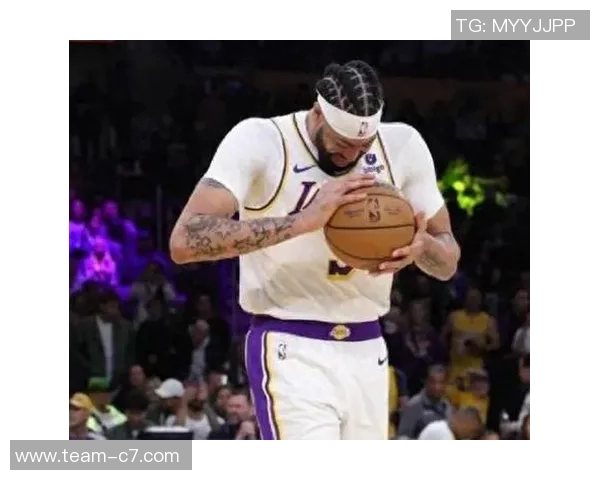 浓眉回应鹈鹕球迷嘘声表示无所谓坚持专注于比赛表现