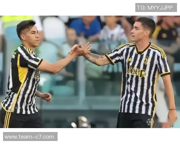 尤文旧将若热因不满裁判判罚做手铐手势被红牌罚下引发争议